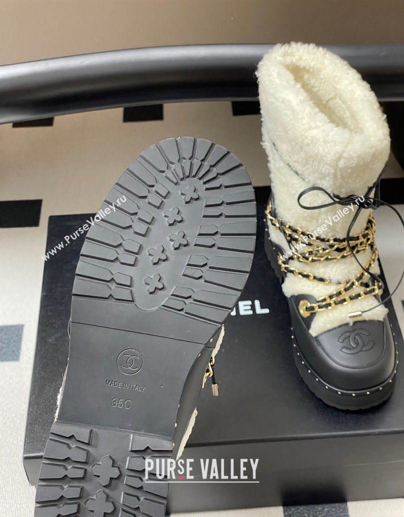 Chanel Calfskin Leather and Wool Snow Ankle Boots with Chain Black/White 2025 CH110403 (MD-251104065)