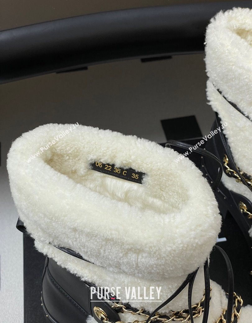 Chanel Calfskin Leather and Wool Snow Ankle Boots with Chain Black/White 2025 CH110403 (MD-251104065)
