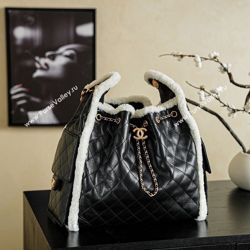 Chanel Quilted Calfskin 25 Medium Handbag with Shearling Black/White 2025 AS5311 (yezi-251127125)