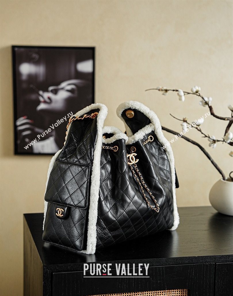 Chanel Quilted Calfskin 25 Medium Handbag with Shearling Black/White 2025 AS5311 (yezi-251127125)
