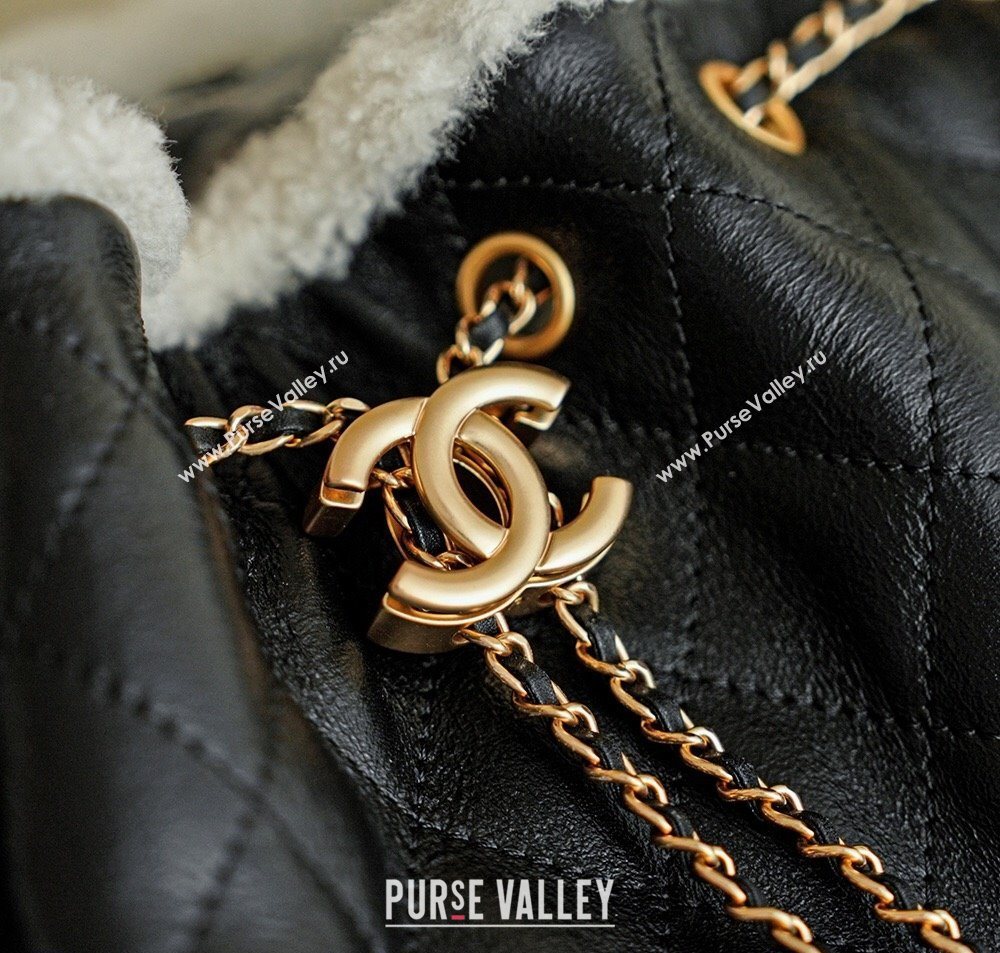 Chanel Quilted Calfskin 25 Medium Handbag with Shearling Black/White 2025 AS5311 (yezi-251127125)
