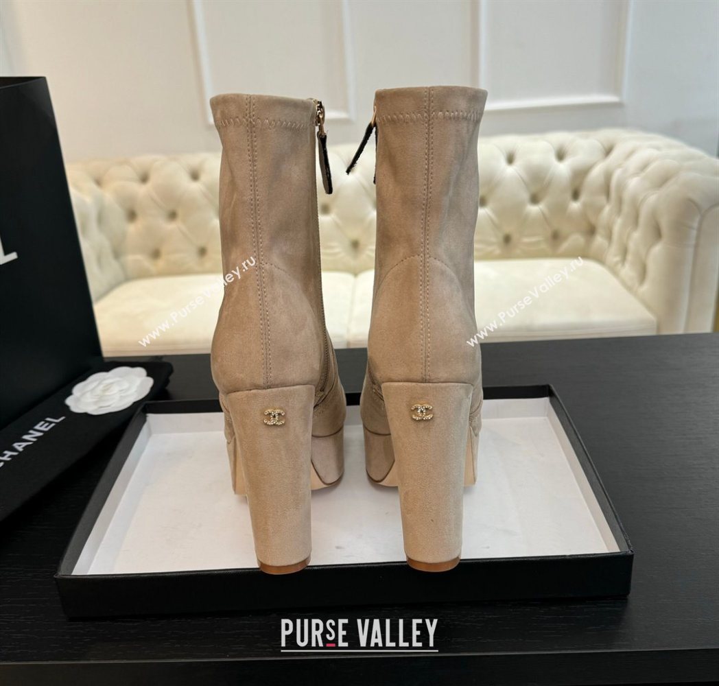 Chanel Stretch Suede Platform Ankle Boots 11.5cm Beige 2025 CH122303 (MD-251223012)