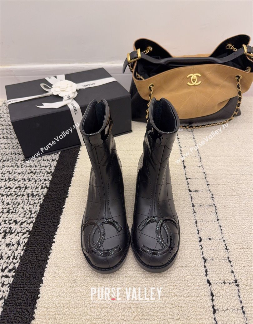 Chanel Quilted Calfskin Leather Ankle Boots with Maxi CC Black2 2025 CH110407 (MD-251223039)