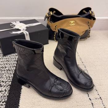 Chanel Quilted Calfskin Leather Ankle Boots with Maxi CC Black2 2025 CH110407 (MD-251223039)