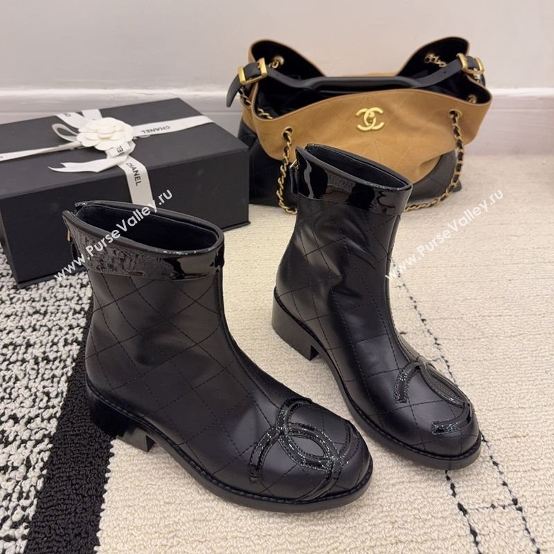 Chanel Quilted Calfskin Leather Ankle Boots with Maxi CC Black2 2025 CH110407 (MD-251223039)