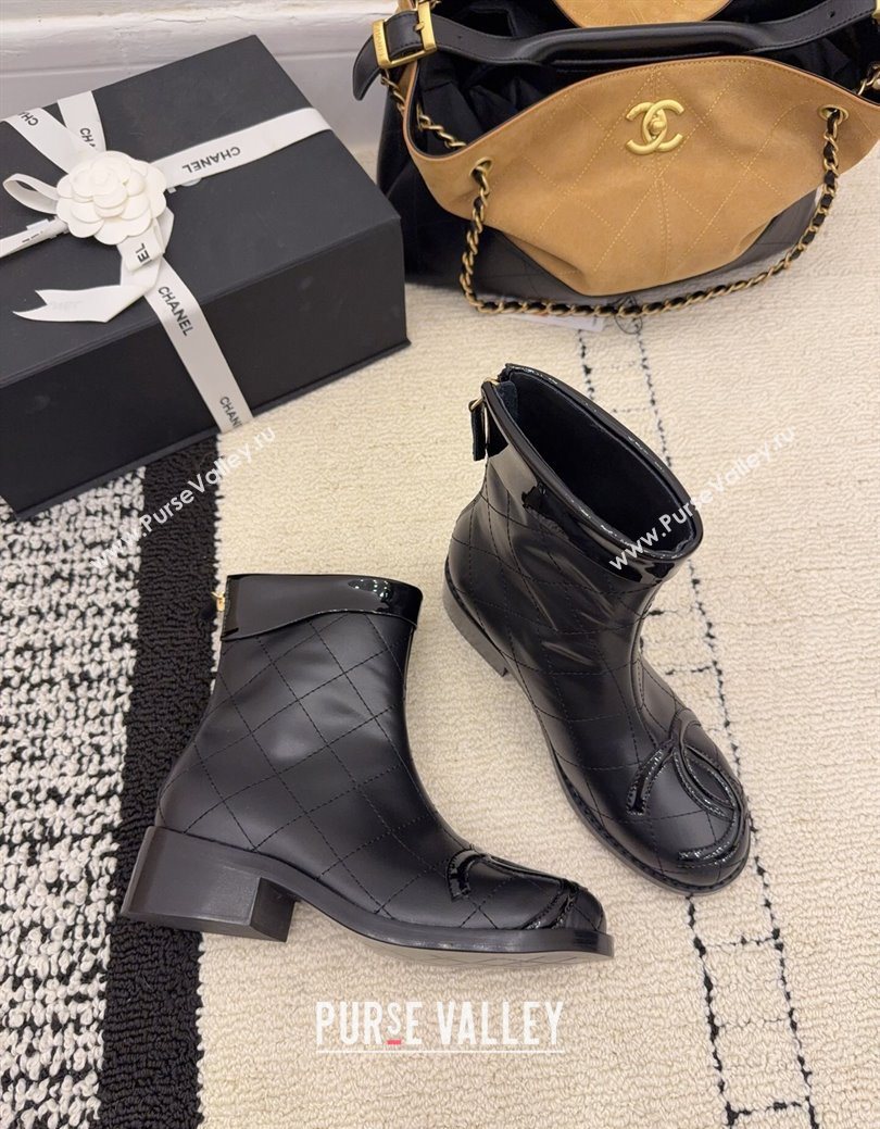 Chanel Quilted Calfskin Leather Ankle Boots with Maxi CC Black2 2025 CH110407 (MD-251223039)