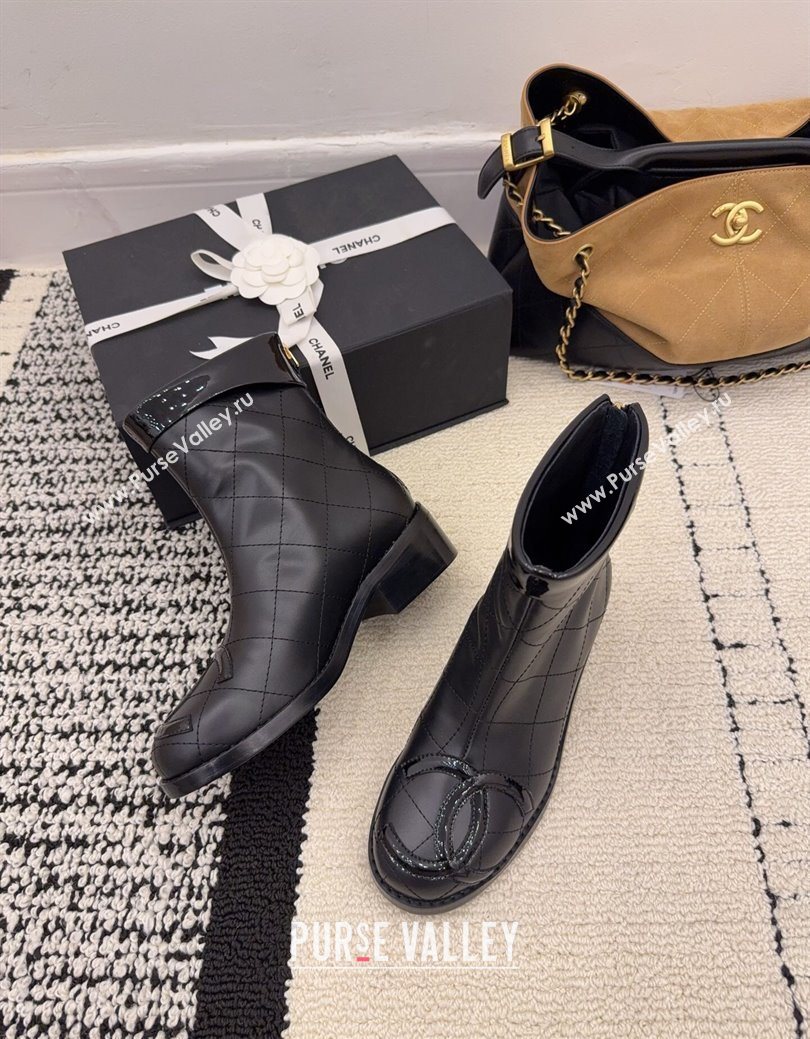 Chanel Quilted Calfskin Leather Ankle Boots with Maxi CC Black2 2025 CH110407 (MD-251223039)