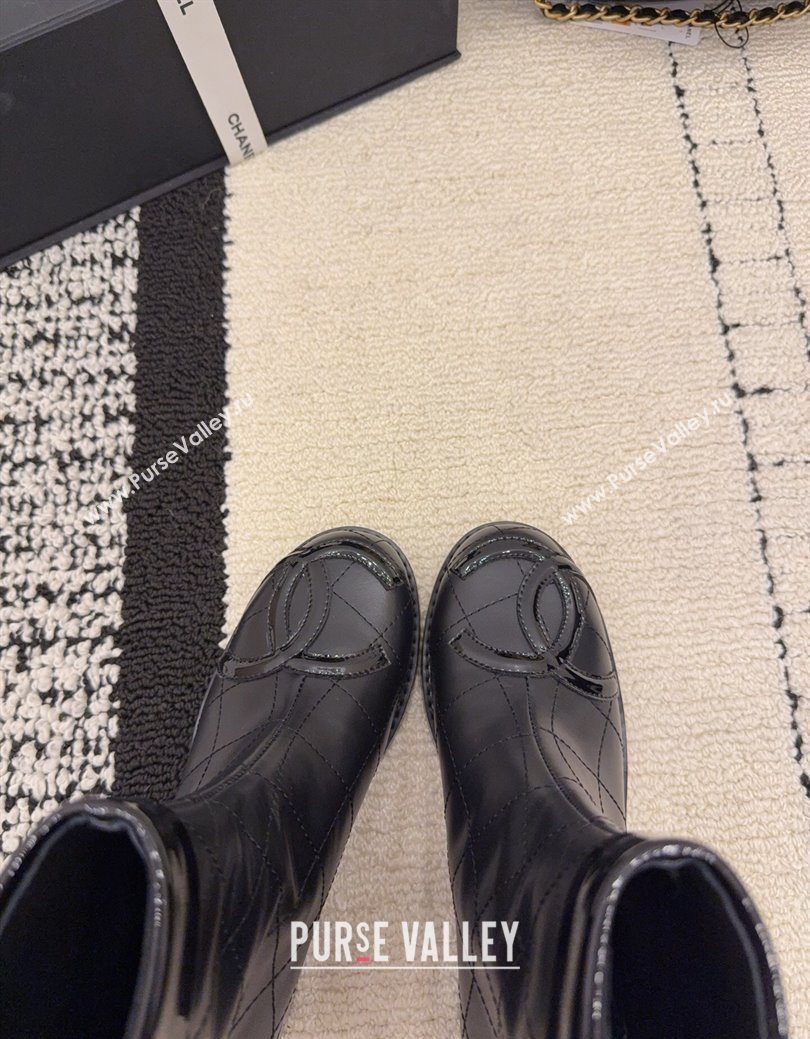 Chanel Quilted Calfskin Leather Ankle Boots with Maxi CC Black2 2025 CH110407 (MD-251223039)