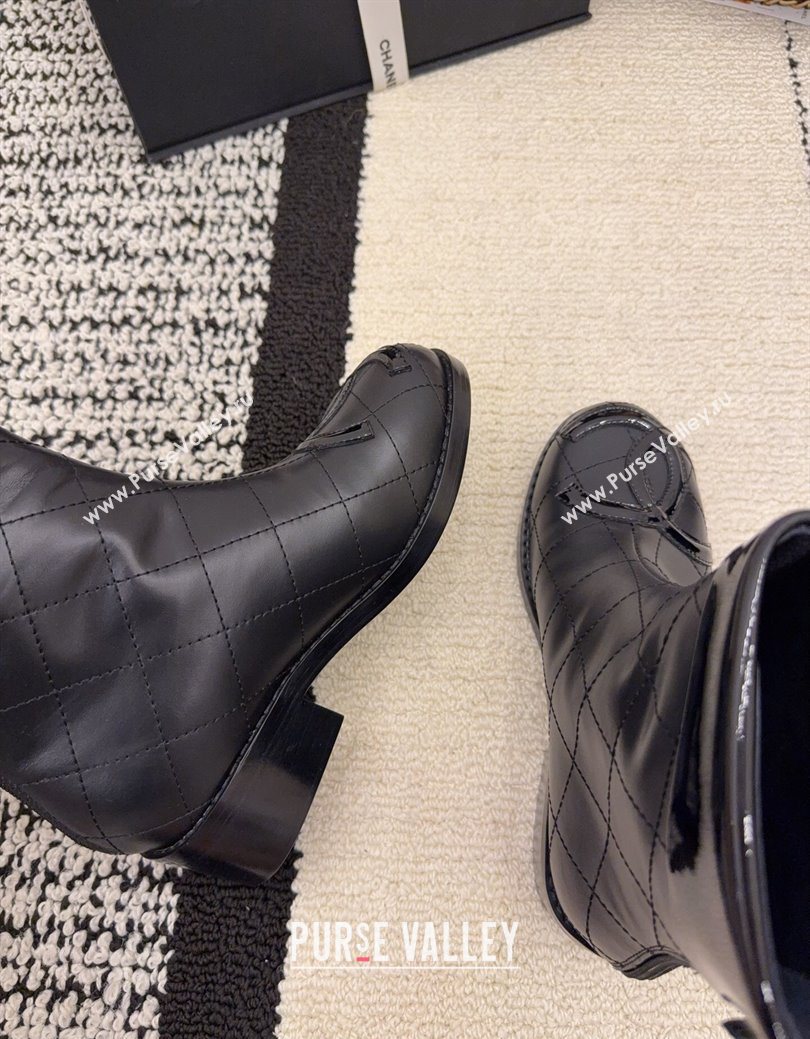 Chanel Quilted Calfskin Leather Ankle Boots with Maxi CC Black2 2025 CH110407 (MD-251223039)