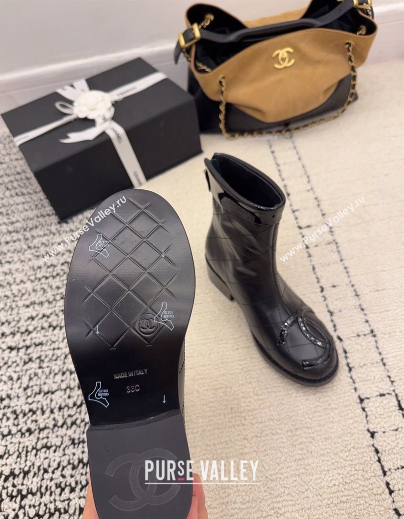 Chanel Quilted Calfskin Leather Ankle Boots with Maxi CC Black2 2025 CH110407 (MD-251223039)