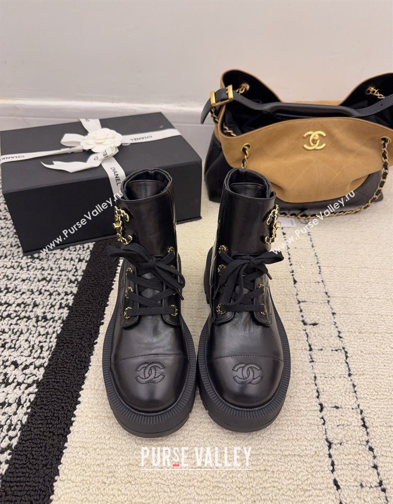 Chanel Shiny Calfskin Laced-up Ankle Boots with Maxi CC Black 2025 CH110408 (MD-251223042)