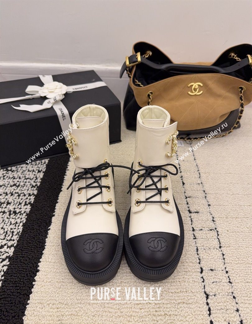 Chanel Calfskin Leather Laced-up Ankle Boots with Maxi CC White 2025 CH110408 (MD-251223044)