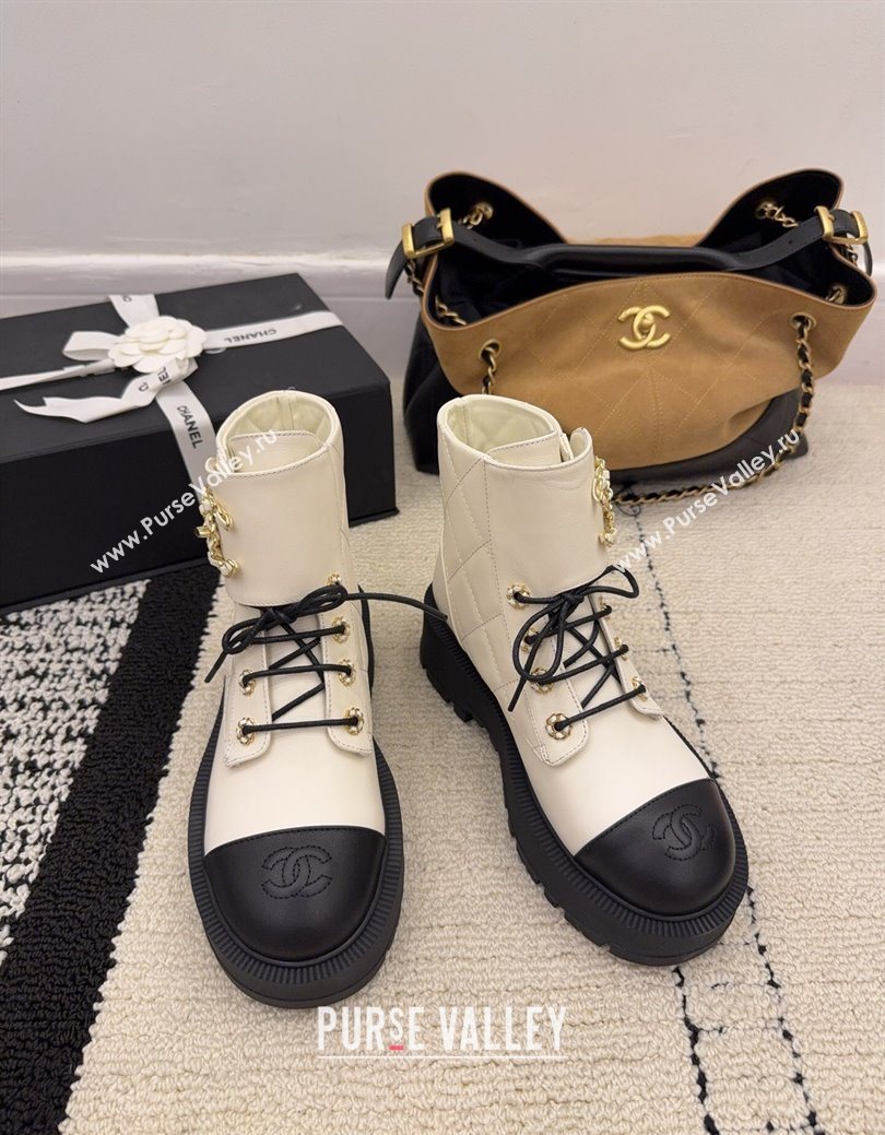 Chanel Calfskin Leather Laced-up Ankle Boots with Maxi CC White 2025 CH110408 (MD-251223044)