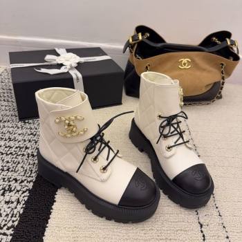 Chanel Calfskin Leather Laced-up Ankle Boots with Maxi CC White 2025 CH110408 (MD-251223044)