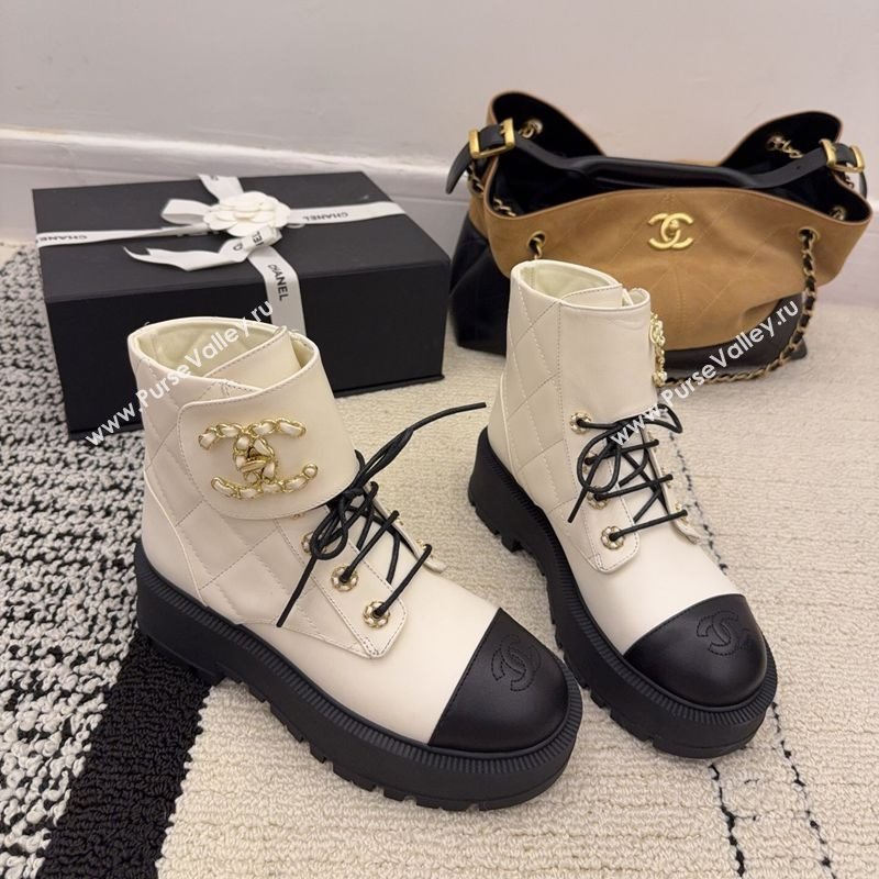 Chanel Calfskin Leather Laced-up Ankle Boots with Maxi CC White 2025 CH110408 (MD-251223044)