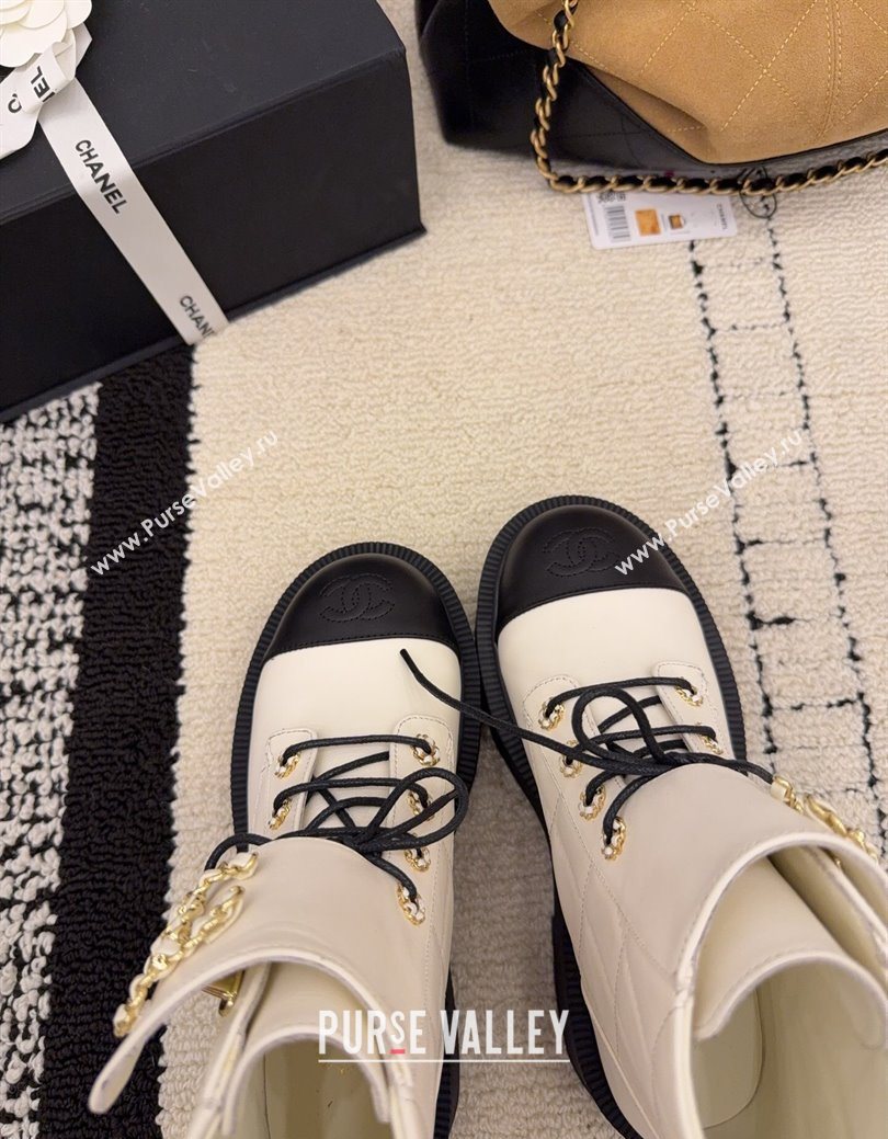 Chanel Calfskin Leather Laced-up Ankle Boots with Maxi CC White 2025 CH110408 (MD-251223044)