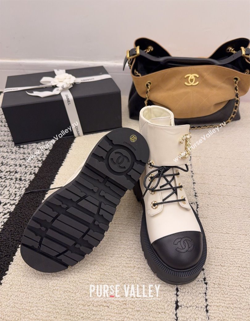 Chanel Calfskin Leather Laced-up Ankle Boots with Maxi CC White 2025 CH110408 (MD-251223044)