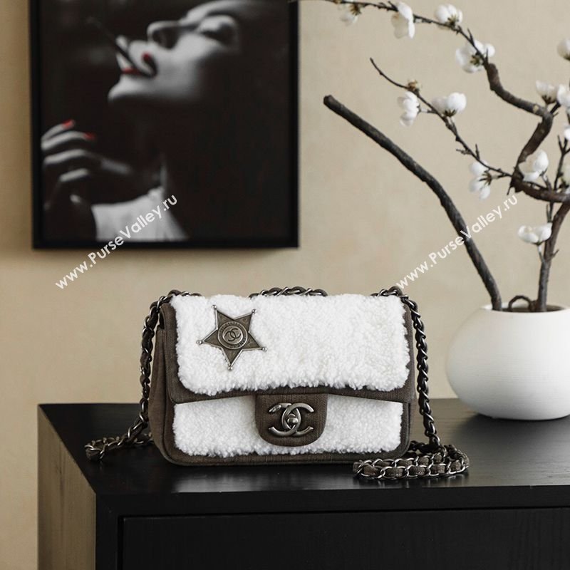 Chanel Shearling Classic Small Flap Bag with Star Charm White 2026 A01113 (yezi-260203057)