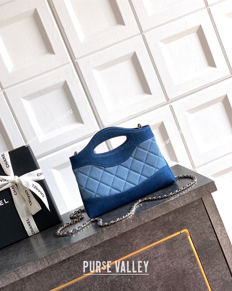 Chanel Washed Denim Clutch with chain Light Blue 2026 AP3656 (yezi-260204077)