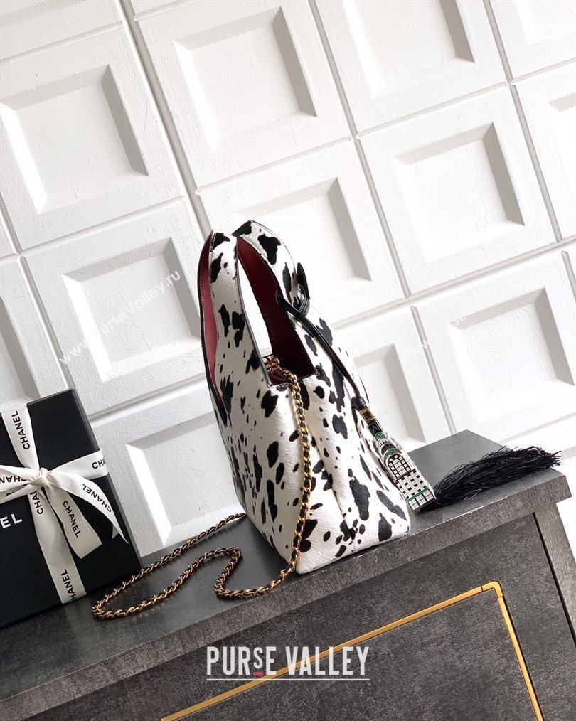 Chanel Printed Hair-Like Hobo Bag with Tassel Charm White/Black 2026 CH020406 (yezi-260204074)