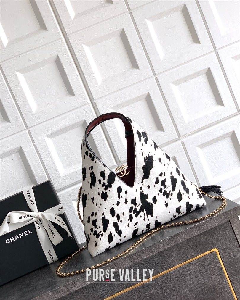 Chanel Printed Hair-Like Hobo Bag with Tassel Charm White/Black 2026 CH020406 (yezi-260204074)