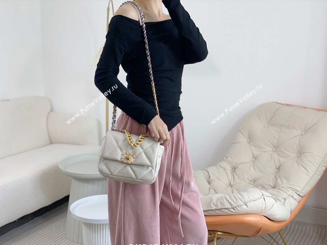 Chanel 19 Shiny Lambskin Mini Flap Bag AS1159 White 2024 (sm-240311047)