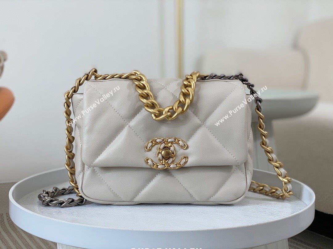 Chanel 19 Shiny Lambskin Mini Flap Bag AS1159 White 2024 (sm-240311047)