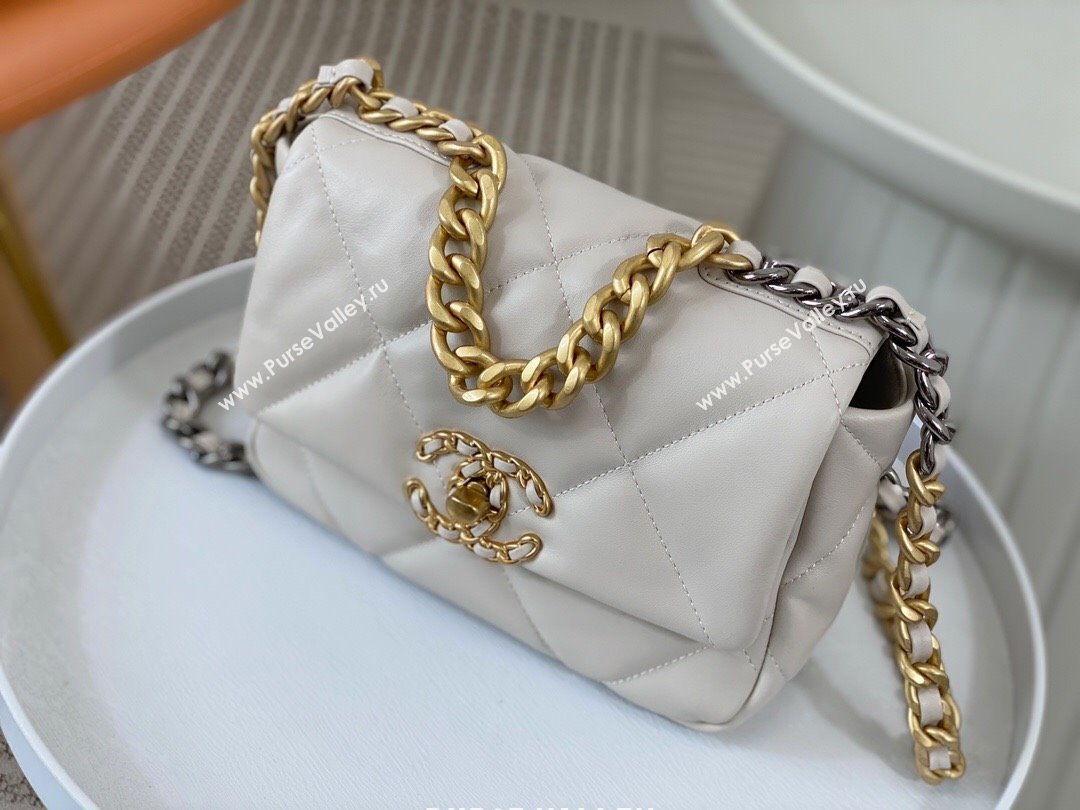 Chanel 19 Shiny Lambskin Mini Flap Bag AS1159 White 2024 (sm-240311047)
