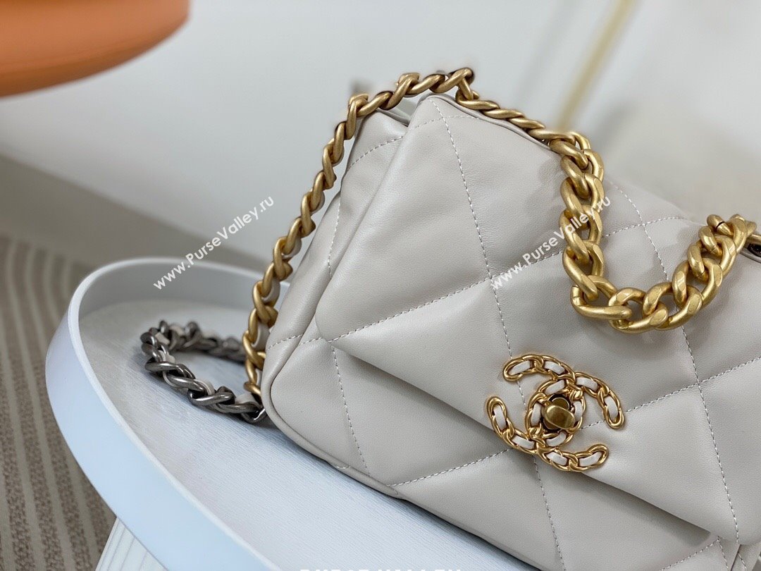 Chanel 19 Shiny Lambskin Mini Flap Bag AS1159 White 2024 (sm-240311047)