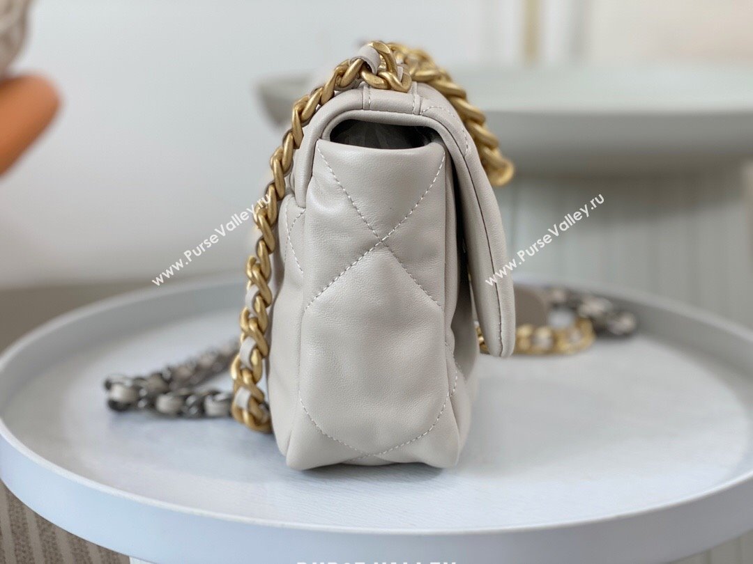 Chanel 19 Shiny Lambskin Mini Flap Bag AS1159 White 2024 (sm-240311047)