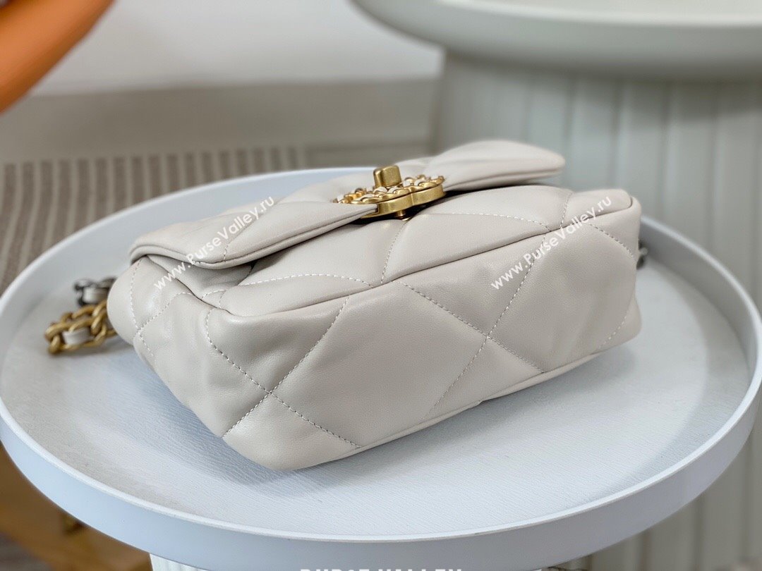 Chanel 19 Shiny Lambskin Mini Flap Bag AS1159 White 2024 (sm-240311047)