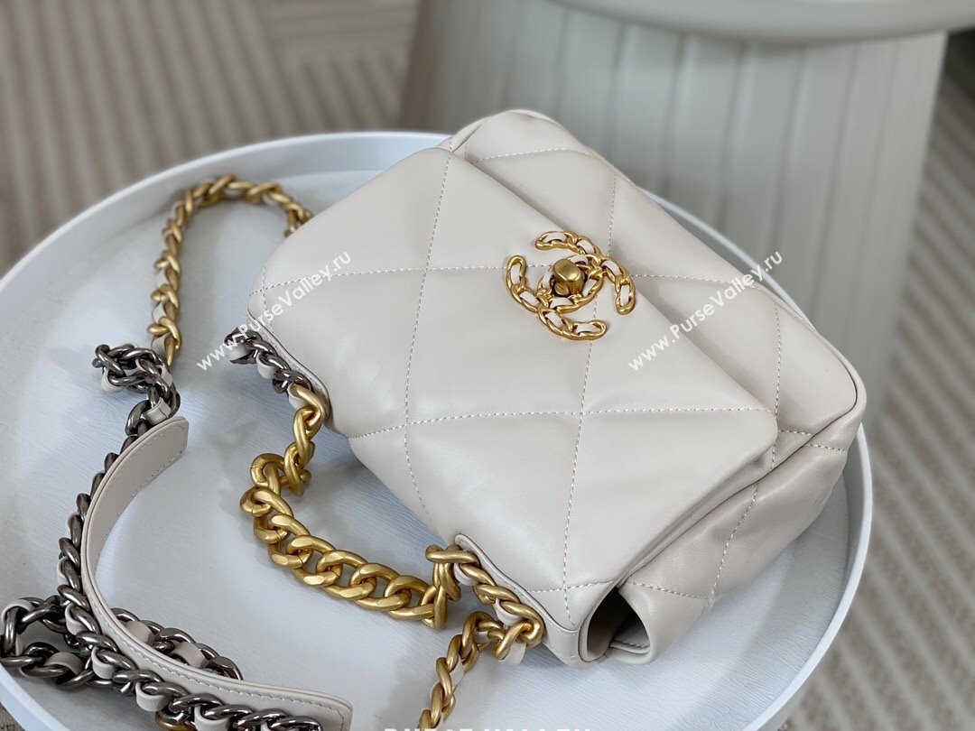 Chanel 19 Shiny Lambskin Mini Flap Bag AS1159 White 2024 (sm-240311047)