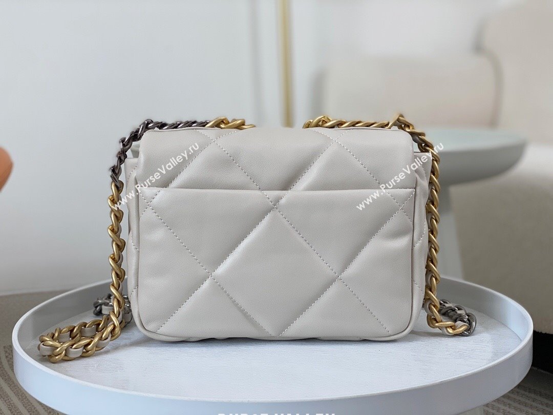Chanel 19 Shiny Lambskin Mini Flap Bag AS1159 White 2024 (sm-240311047)
