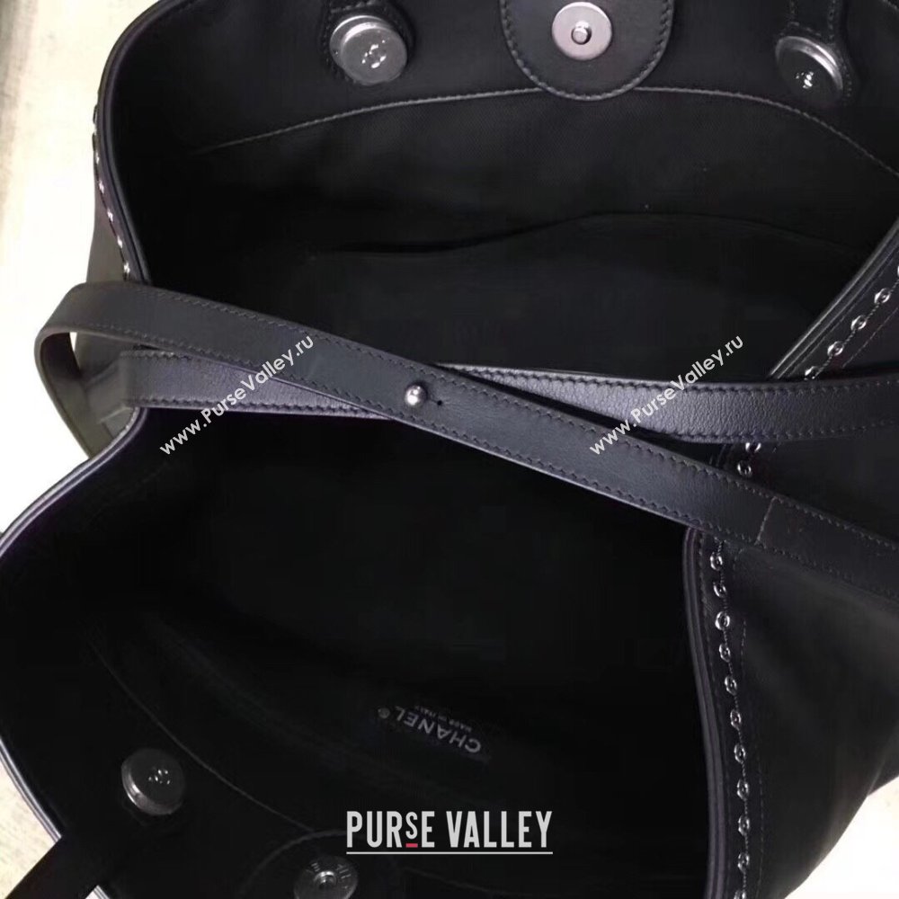 Chanel Vintage Calfskin Bucket Bag Black with Studs CC 2025 0113 (yezi-250113062)