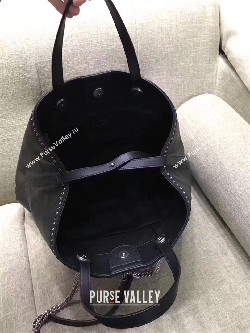 Chanel Vintage Calfskin Bucket Bag Black with Studs CC 2025 0113 (yezi-250113062)