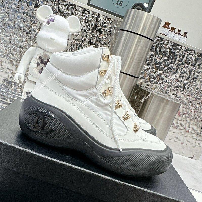 Chanel Coco Neige Fabric and Calfskin Snow Sneakers 5cm G45337 White/Black 2023 (MD-231011064)