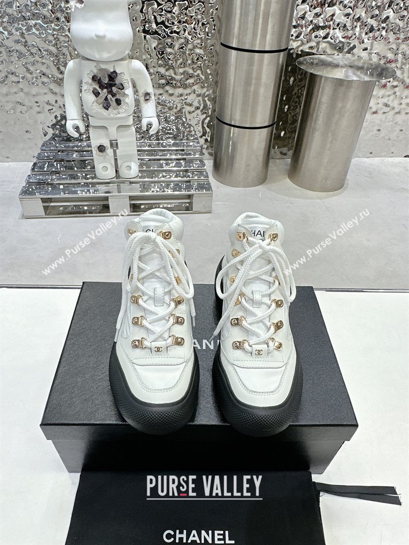 Chanel Coco Neige Fabric and Calfskin Snow Sneakers 5cm G45337 White/Black 2023 (MD-231011064)