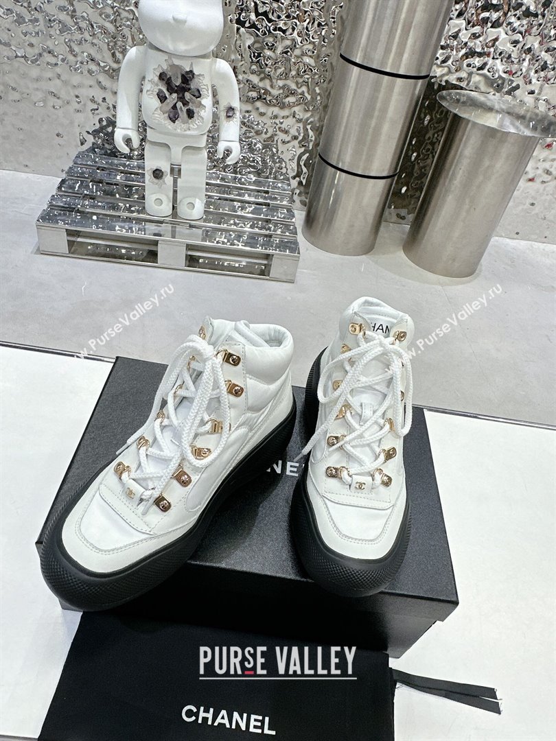 Chanel Coco Neige Fabric and Calfskin Snow Sneakers 5cm G45337 White/Black 2023 (MD-231011064)