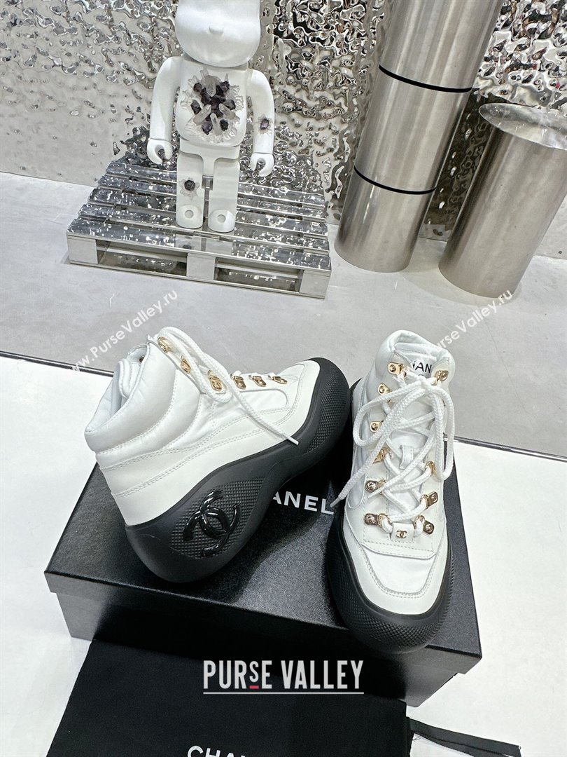 Chanel Coco Neige Fabric and Calfskin Snow Sneakers 5cm G45337 White/Black 2023 (MD-231011064)