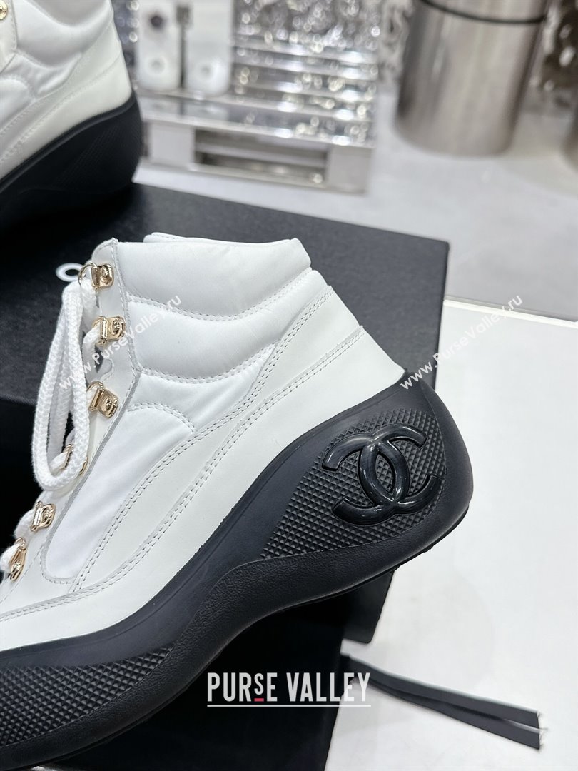 Chanel Coco Neige Fabric and Calfskin Snow Sneakers 5cm G45337 White/Black 2023 (MD-231011064)