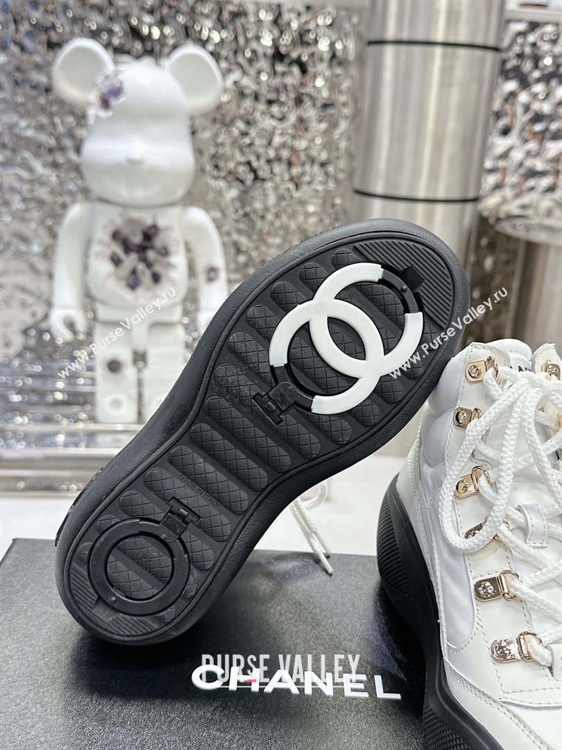 Chanel Coco Neige Fabric and Calfskin Snow Sneakers 5cm G45337 White/Black 2023 (MD-231011064)