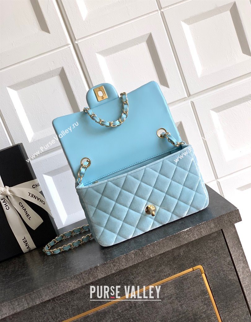 Chanel Velvet Classic Mini Flap Handbag Sakura Blue 2025 A69900 (yezi-251011064)