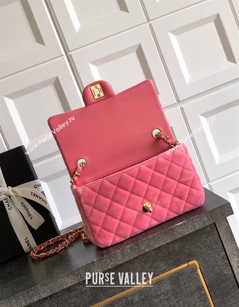 Chanel Velvet Classic Mini Flap Handbag Sakura Pink 2025 A69900 (yezi-251011065)