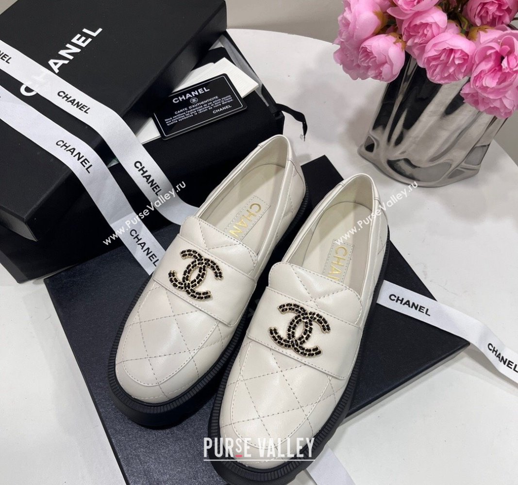 Chanel Quilted Lambskin Platform Loafers 4.5cm with Chain CC White 2024 CH101709 (KL-241017041)