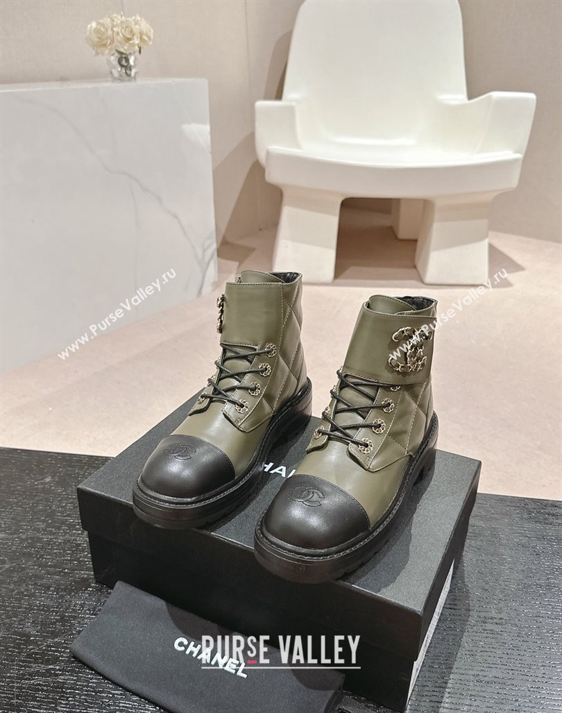 Chanel Quilted Calfskin Lace-up Ankle Boots with Chain CC Green 2024 CH101509 (MD-241015116)