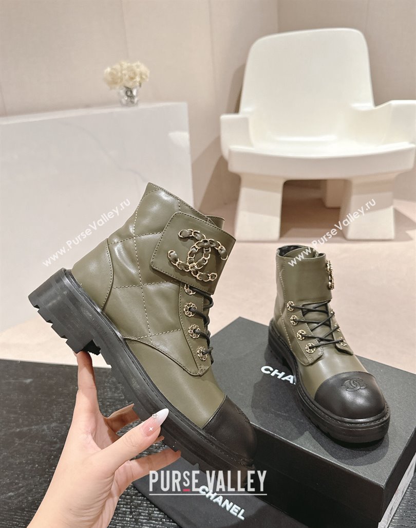 Chanel Quilted Calfskin Lace-up Ankle Boots with Chain CC Green 2024 CH101509 (MD-241015116)