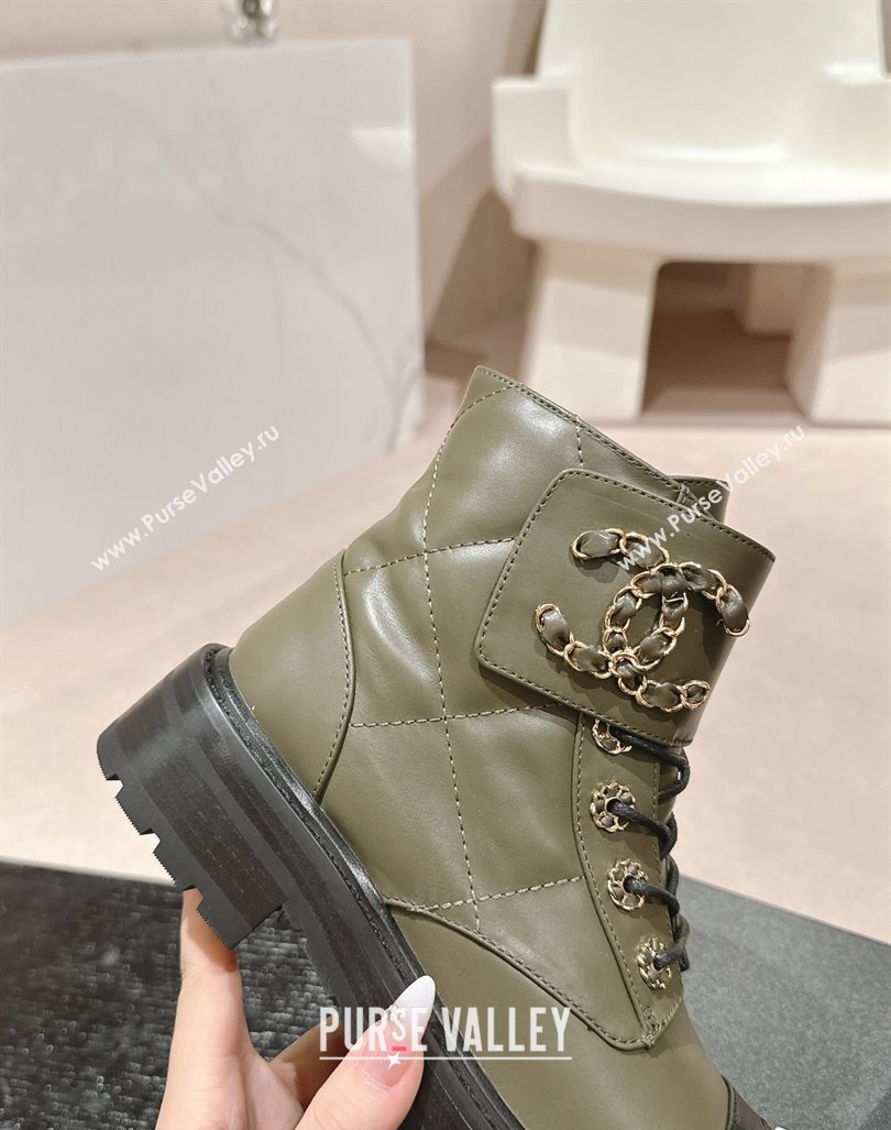 Chanel Quilted Calfskin Lace-up Ankle Boots with Chain CC Green 2024 CH101509 (MD-241015116)