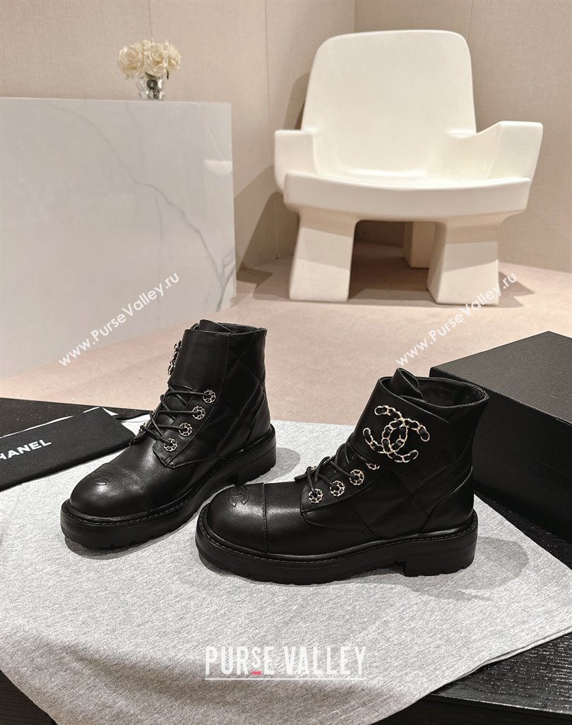 Chanel Quilted Calfskin Lace-up Ankle Boots with Chain CC Black 2024 CH101509 (MD-241015117)