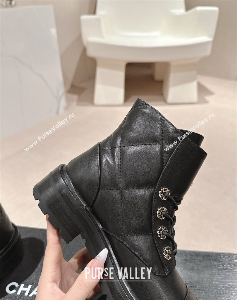 Chanel Quilted Calfskin Lace-up Ankle Boots with Chain CC Black 2024 CH101509 (MD-241015117)