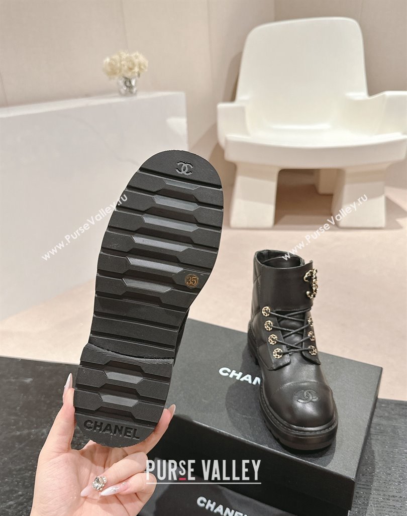 Chanel Quilted Calfskin Lace-up Ankle Boots with Chain CC Black 2024 CH101509 (MD-241015117)